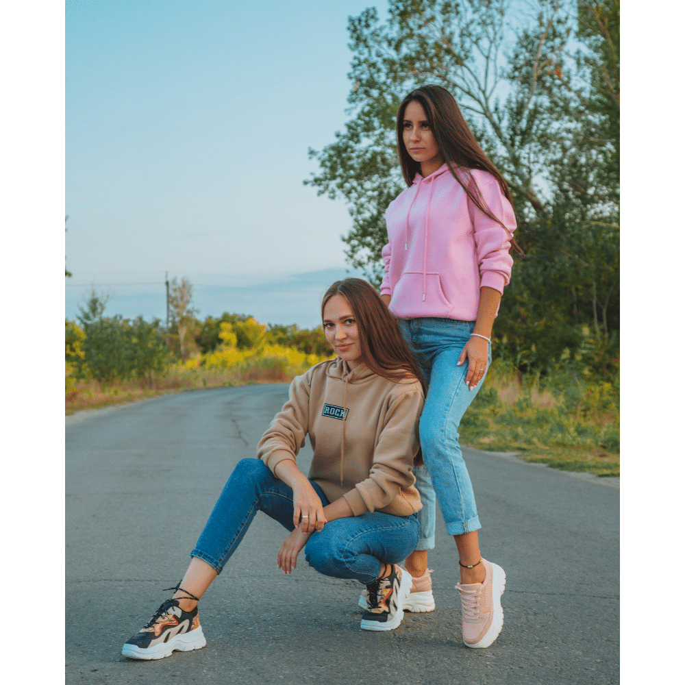 Two young ladies getting ready to run. Image credit: Photo by Marina Abrosimova