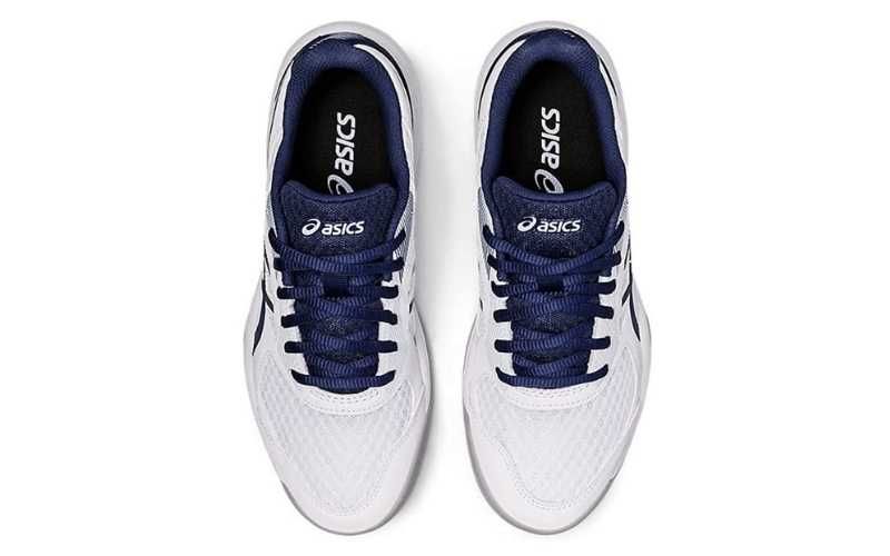 Rear side view of ASICS Women's Upcourt 5 Volleyball Shoes. Image credit: Amazon