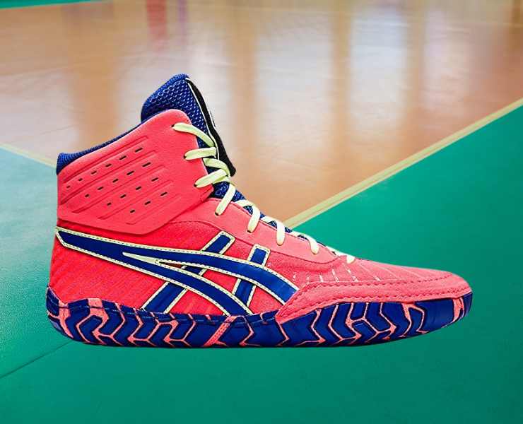 Side view of ASICS Men's Aggressor 4 Wrestling Shoe on a gym floor