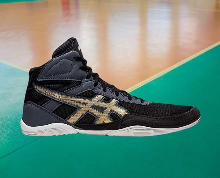 Side view of ASICS Men's Matflex 6 Wrestling Shoe on a gym floor