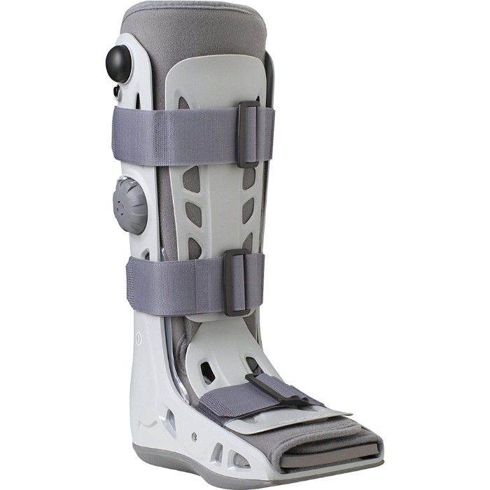 Front view of Aircast AirSelect Walker Brace/Walking Boot. Image credit: Amazon